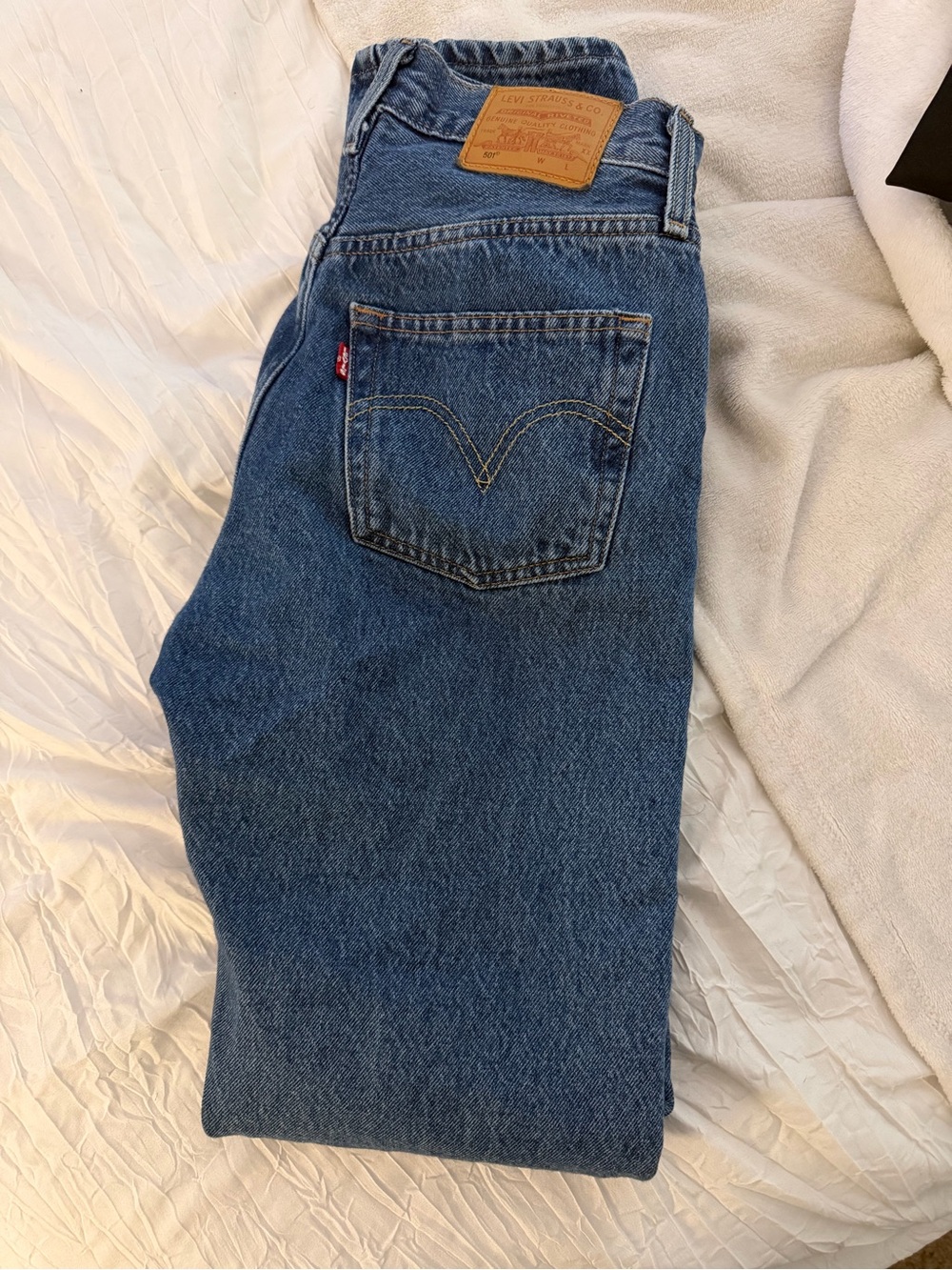 Levi's High Waisted Women's Dark Blue Straight-Leg Jeans
